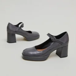 Babies à talons et brides uniques
