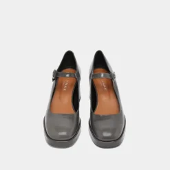 Babies à talons et brides uniques