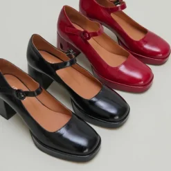 Babies à talons et brides uniques