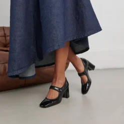 Babies à talons et brides épaisses