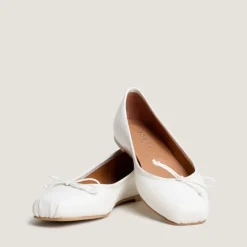 Ballerines à bouts carrés et lacets
