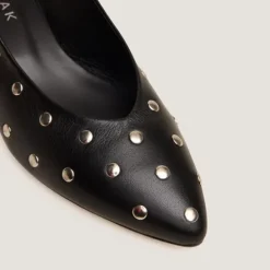 Ballerines à bouts pointus et rivets