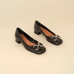 Ballerines à talons et boucles argentées