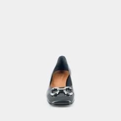 Ballerines à talons et boucles argentées