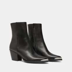 Boots à bouts argentés