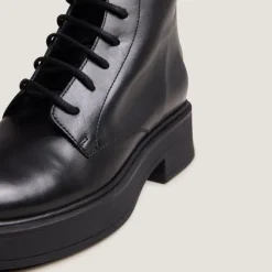 Boots à lacets
