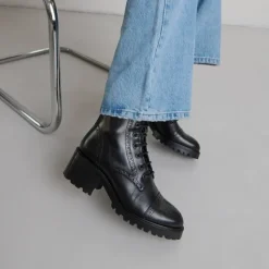 Boots à lacets et à talons