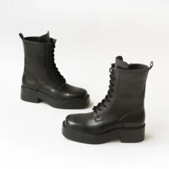 Boots à lacets, plateformes et bouts carrés