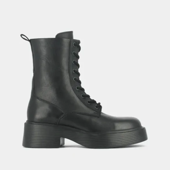 Boots à lacets, plateformes et bouts carrés
