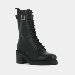 Boots à lacets, talons et détails argentés