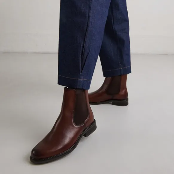 Boots à élastiques et à bouts ronds