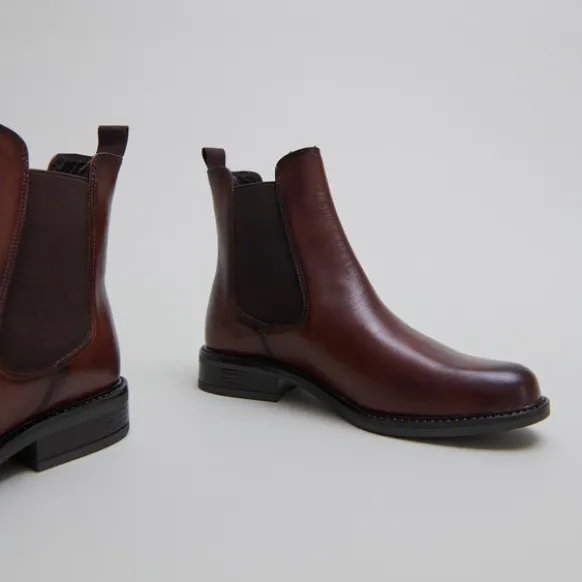 Boots à élastiques et à bouts ronds