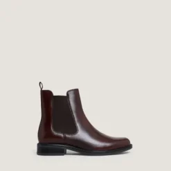 Boots à élastiques et bouts ronds.