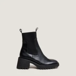 Boots à élastiques et semelles crantées....