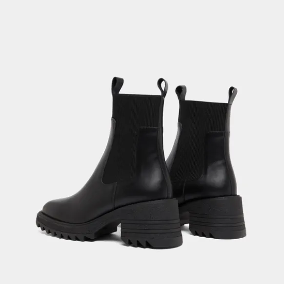 Boots à élastiques et semelles crantées....