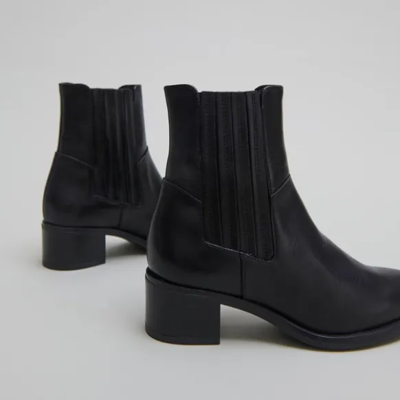 Boots à élastiques et talons carrés