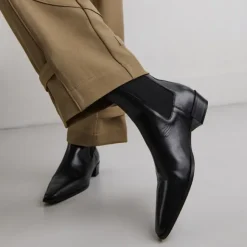 Boots à légers talons biseautés et bouts...