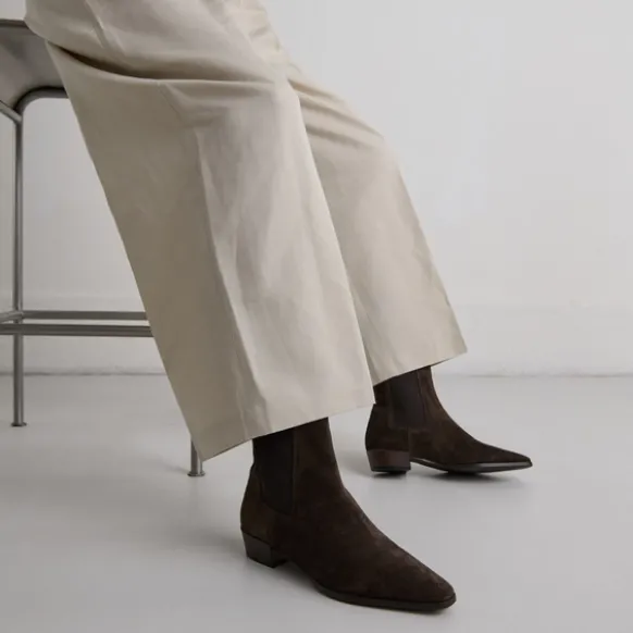 Boots à légers talons biseautés et bouts pointus