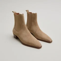 Boots à légers talons biseautés et bouts pointus