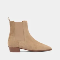 Boots à légers talons biseautés et bouts pointus