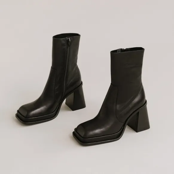 Boots à plateformes et bouts carrés