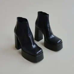 Boots à plateformes et bouts carrés