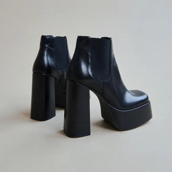 Boots à plateformes et bouts carrés