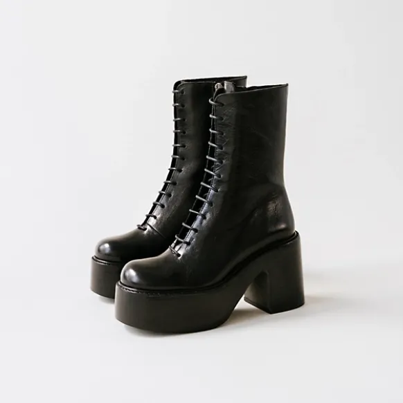 Boots à plateformes et lacets