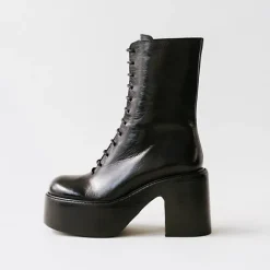 Boots à plateformes et lacets