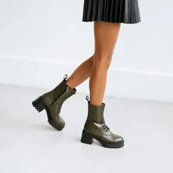 Boots à plateformes et lacets
