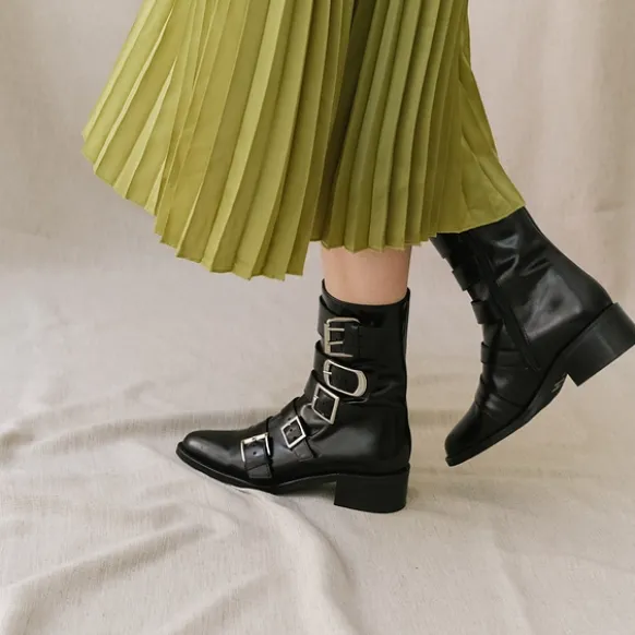 Boots à sangles et bouts pointus