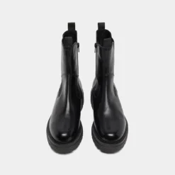 Boots à semelles crantées