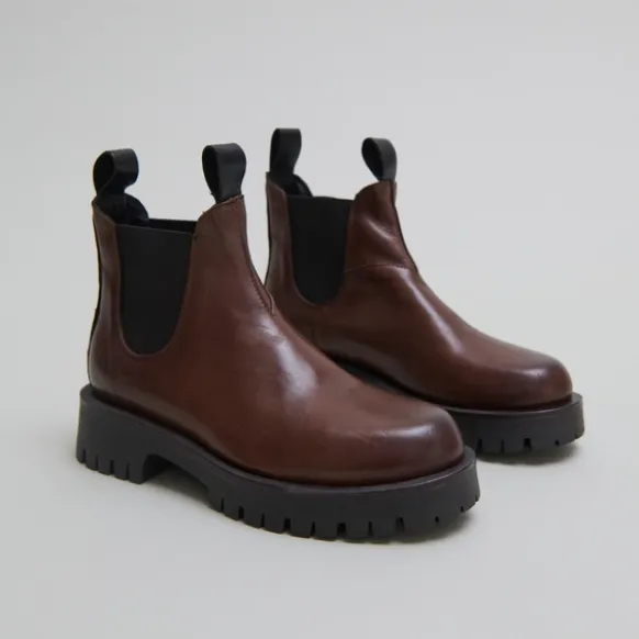Boots à semelles crantées