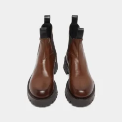 Boots à semelles crantées