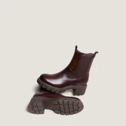 Boots à semelles crantées et bouts ronds...