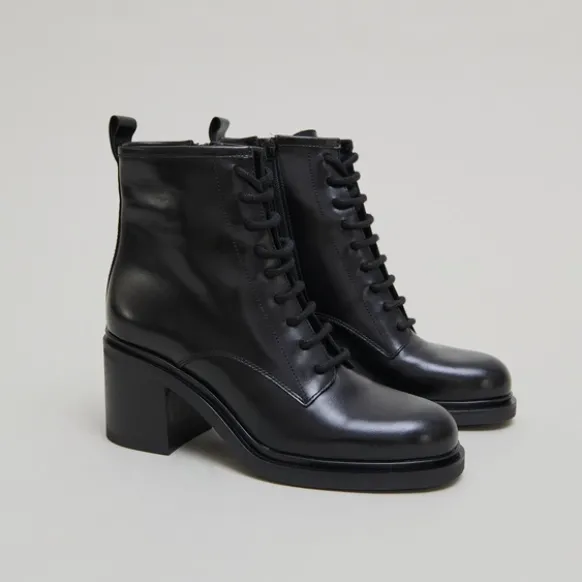 Boots à talons et à lacets