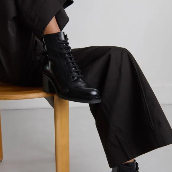 Boots à talons et à lacets