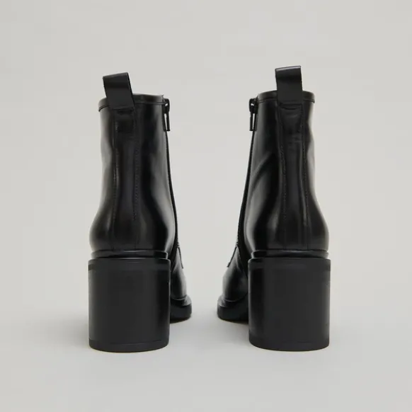 Boots à talons et à lacets
