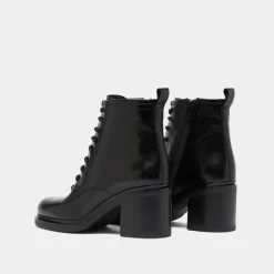 Boots à talons et à lacets