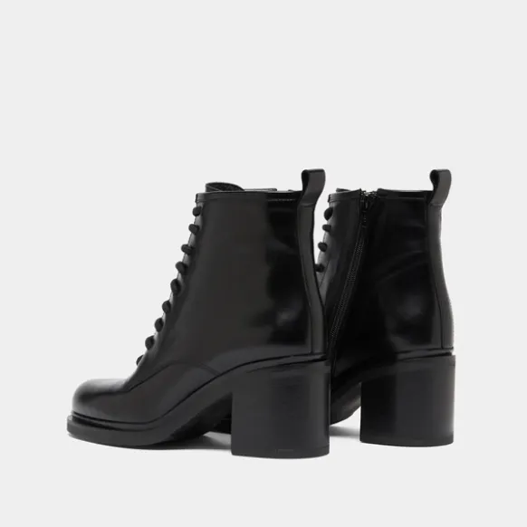 Boots à talons et à lacets