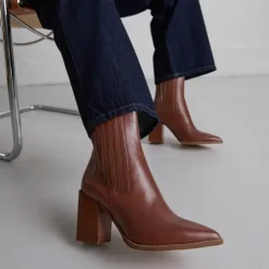 Boots à talons et bouts pointus