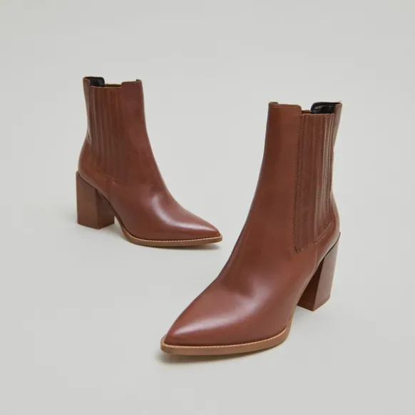 Boots à talons et bouts pointus