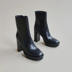 Boots à talons et semelles crantées