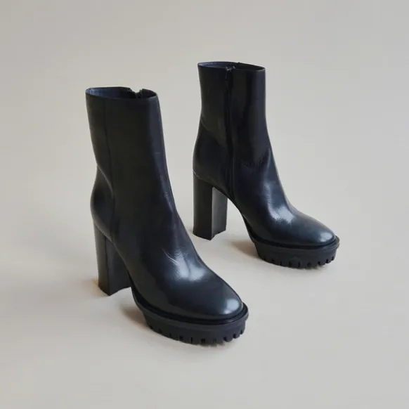 Boots à talons et semelles crantées