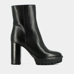 Boots à talons et semelles crantées