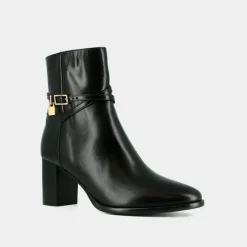 Boots à talons haut et charms dorés