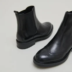 Boots basses à élastiques et détails ajourés