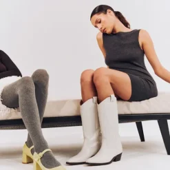 Bottes à bouts pointus et surpiqures apparentes