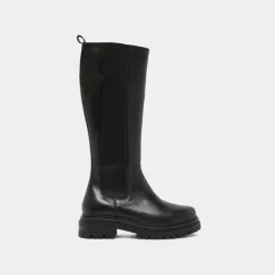 Bottes à bouts ronds et semelles crantée...