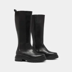 Bottes à bouts ronds et semelles crantée...